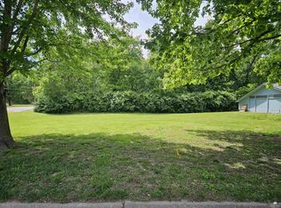 1101 Village Dr, Manhattan, KS 66503