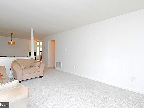 5th image of 104 Aqueduct Dr