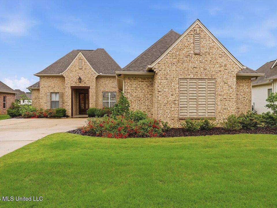 1st image of 102 Camden Lake Dr