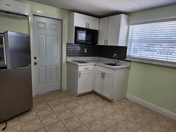 2nd image of 7305 Fountain Ave