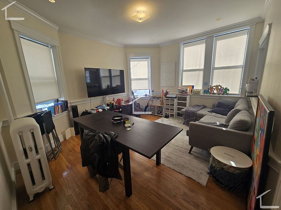 1st image of 4 Park Vale Ave APT 8
