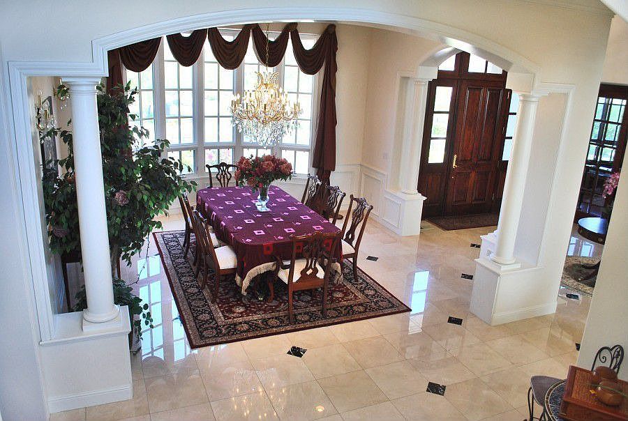 Huge & Bright Dining Area 