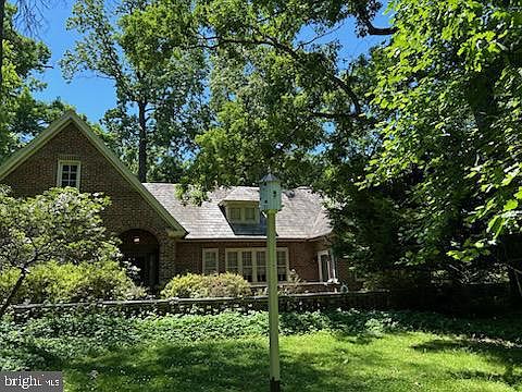 1st image of 17 Woodland Dr