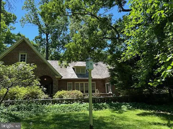 17 Woodland Dr, Lansdale, PA 19446