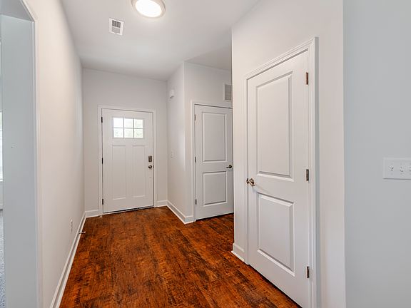 4th image of 910 N Ransom St