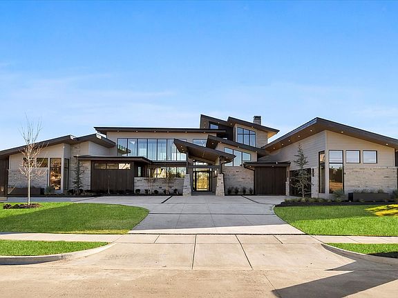 2nd image of 207 Sunset Point Trl