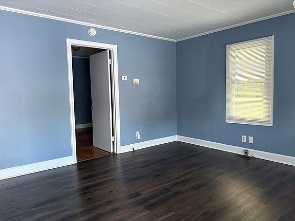 2nd image of 1025 Manly St
