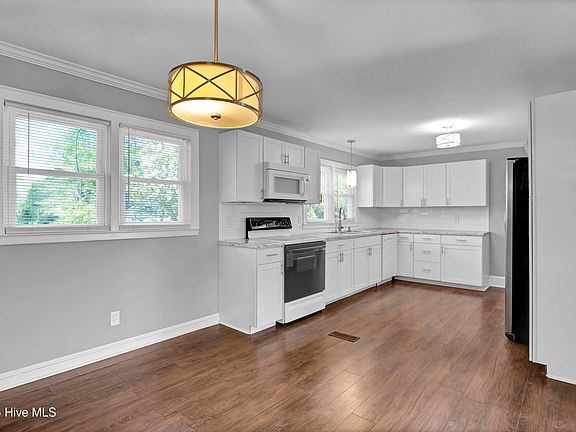3rd image of 101 Lee Drive