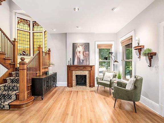 4th image of 406 W 6th Ave
