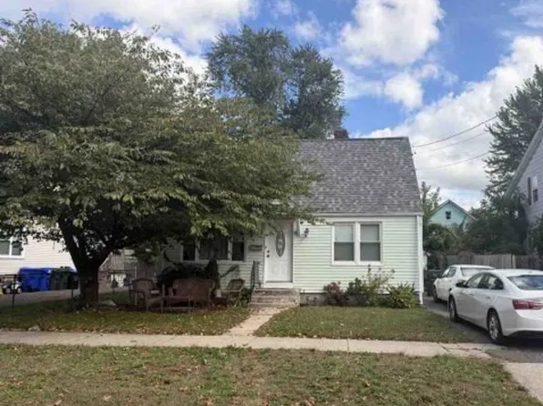 75 Windemere St, Springfield, MA 01104
