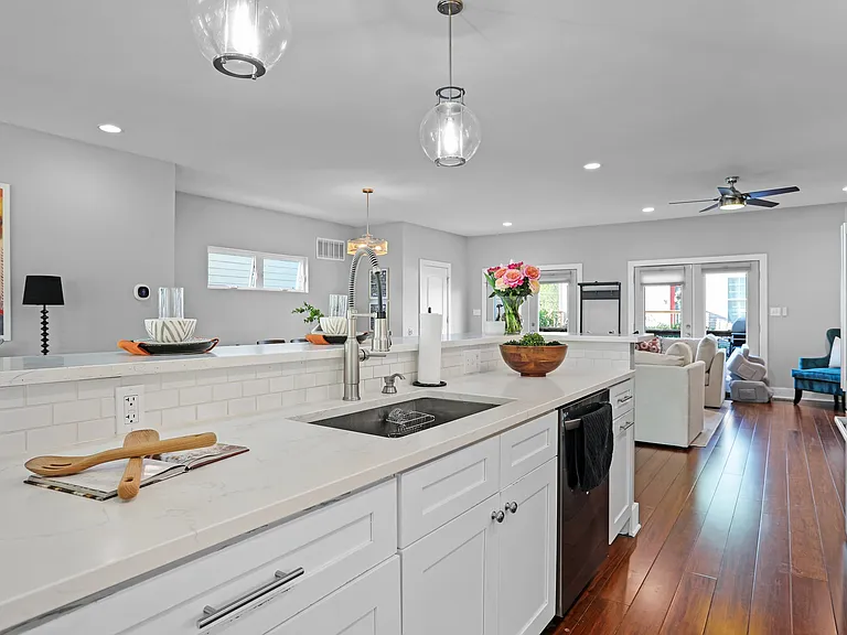4333 Delmar Blvd — Photo 21