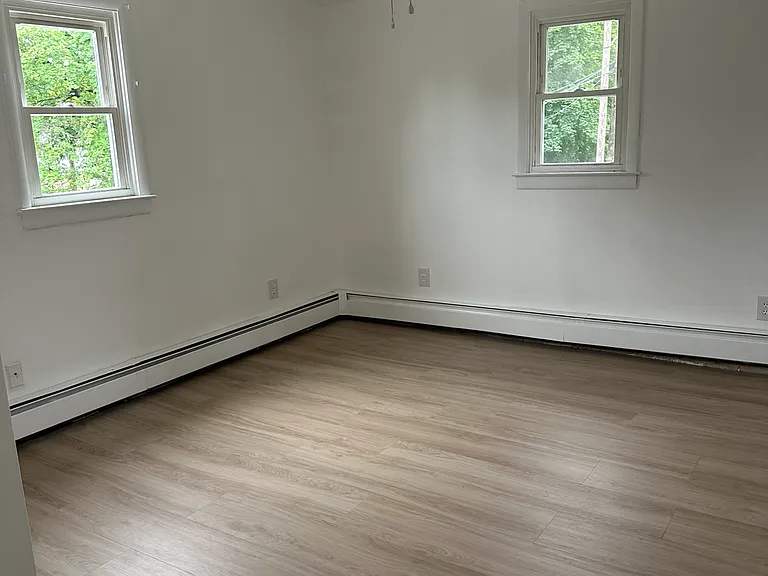 657A South St #B — Photo 2
