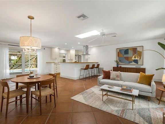 3rd image of 315 Date Palm Rd