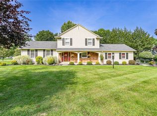 952 Whalen Rd, Penfield, NY 14526