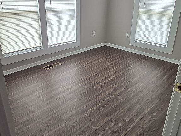 5th image of 140 Freeman Cir
