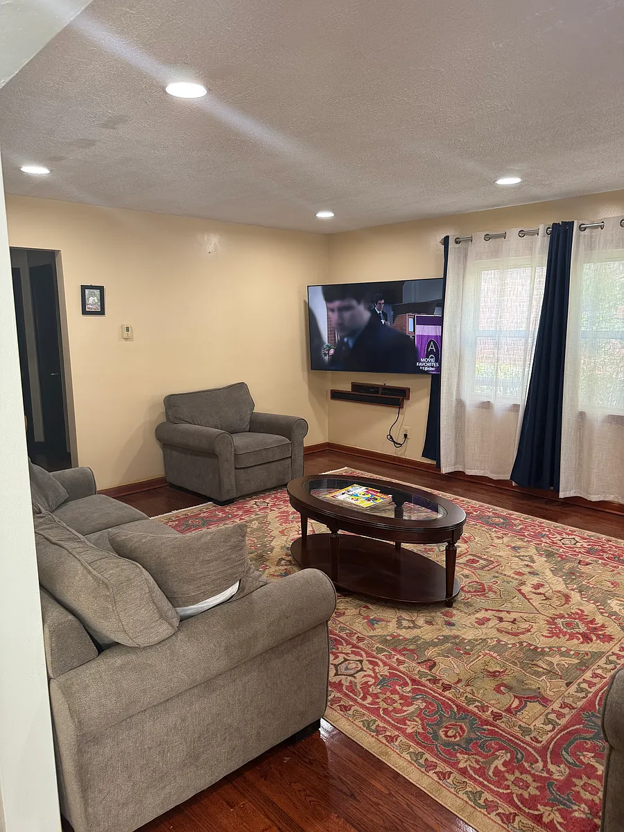 Building Photo - 10301 97th Ave #2