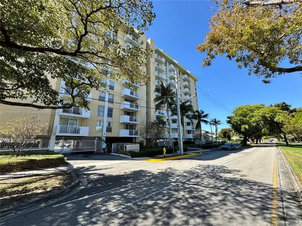 2000 NE 135th St #803, North Miami, FL 33165