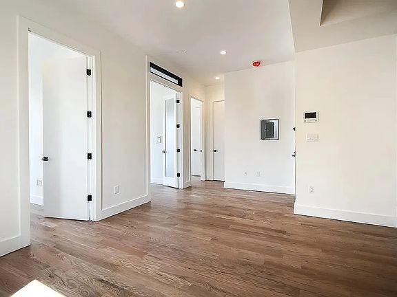 2nd image of 1520 Putnam Ave #4A