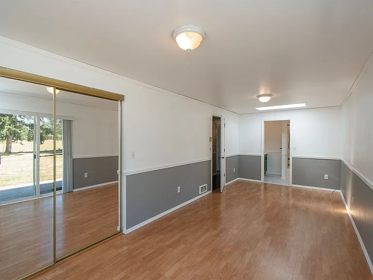 100 W Robert Pl — Photo 31