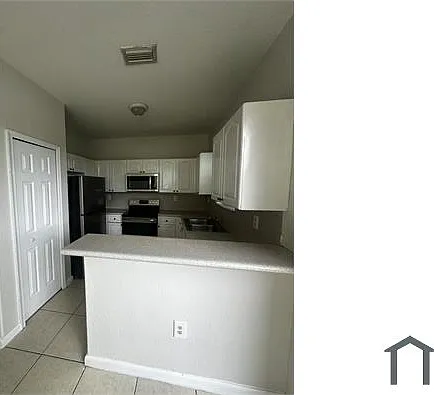 2718 SE 15th Pl — Photo 2