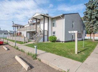Carriage Court, Edmonton, AB T5Y 2G6