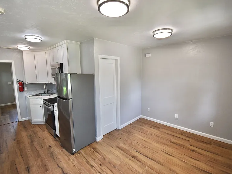 626 W Georgia St — Photo 4