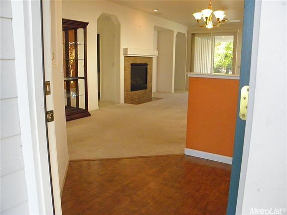 4th image of 211 Rock House Cir S