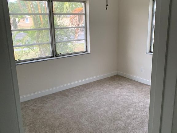 5th image of 136 Prima Vista Blvd