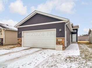 3361 Maple Leaf Loop S, Fargo, ND 58104