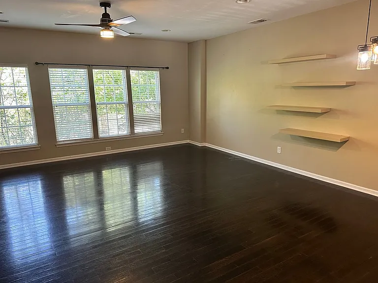 234 W Bland St — Photo 3