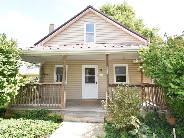 211 S Main St, Otterbein, IN 47970