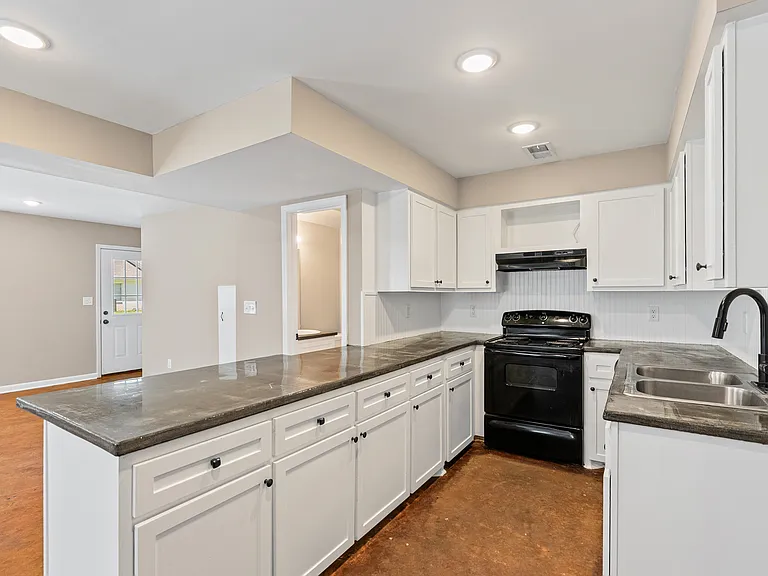 240 Josh Ln — Photo 6