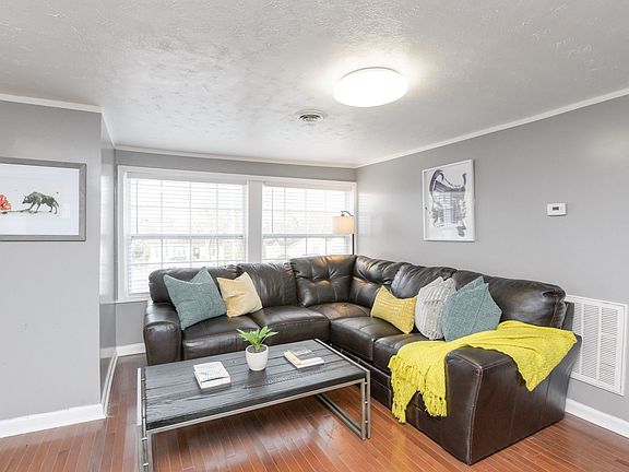 4th image of 306 Queen Ave