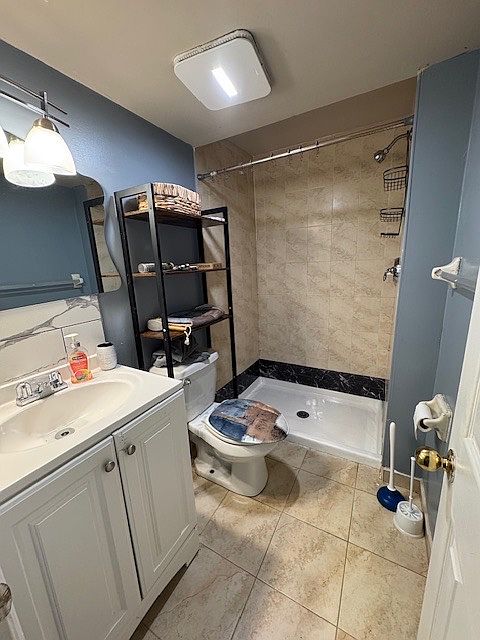 1st image of 176 Osgood Ave #1