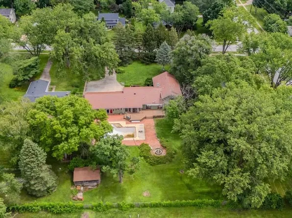 1010 32nd St, West Des Moines, IA 50266