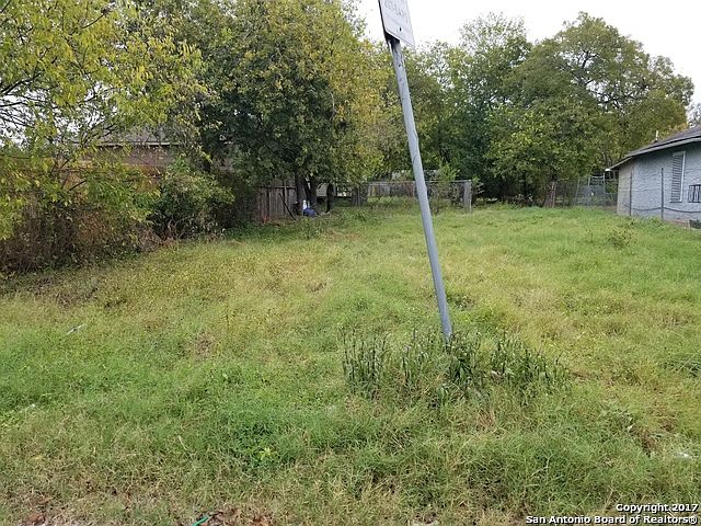 2nd image of 1010 Dreiss St