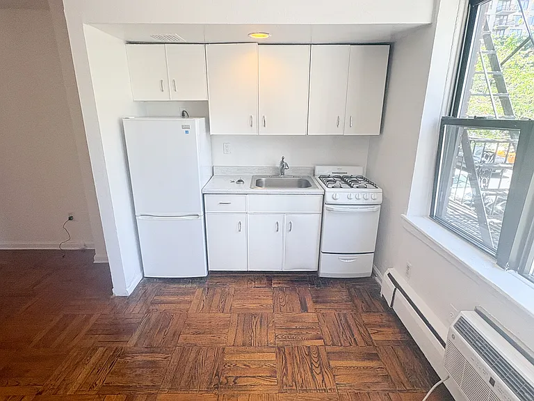 1380 York Ave #2B — Photo 3