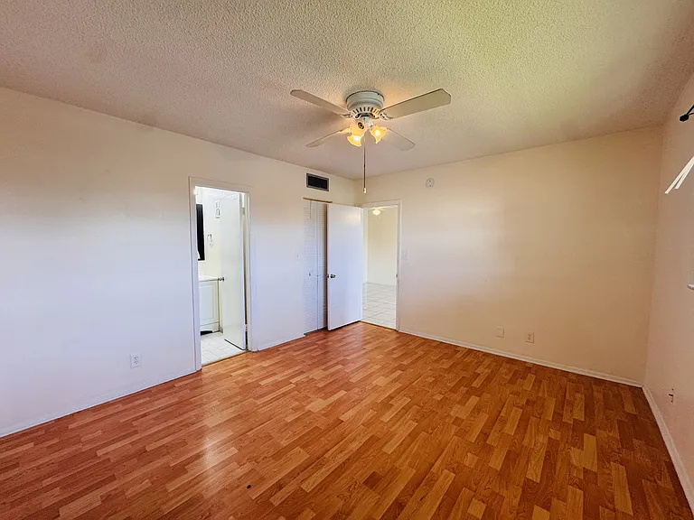 8025 Colony Cir S — Photo 4