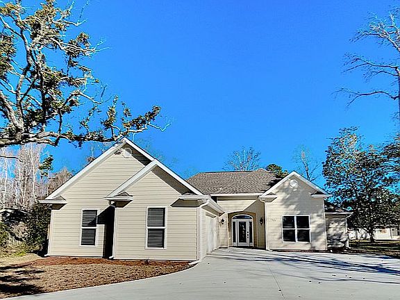 Circle driveway