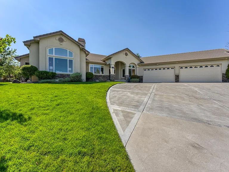 1039 Mountain Air Ct — Photo 2