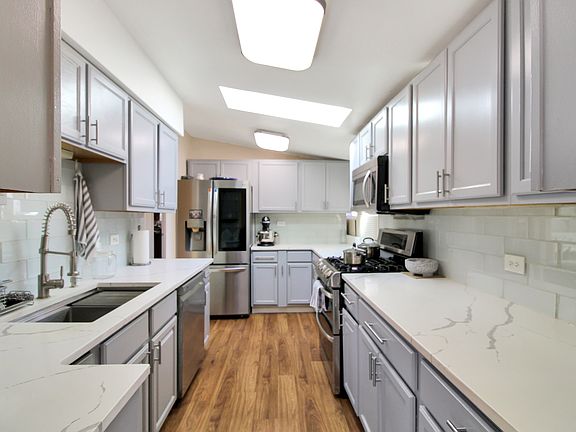 3rd image of 7806 W 80th Pl