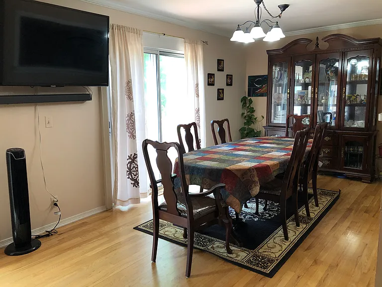 121 Scottsdale Dr — Photo 2