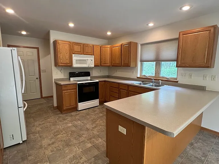 137 E Charles St — Photo 1