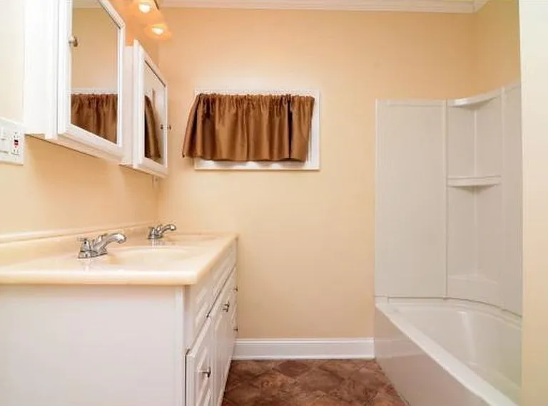 90 Conklin Ave #4 — Photo 4