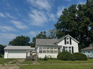 1203 E St, Charles City, IA 50616