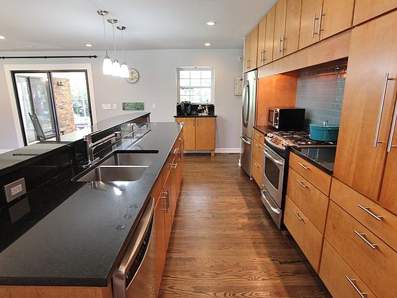4th image of 2333 Clare Dr