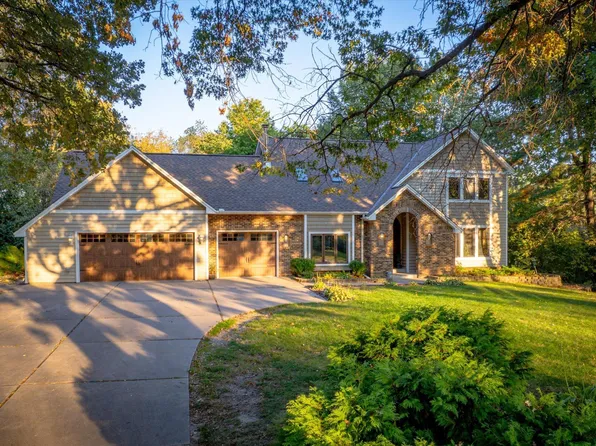 26365 Golden Ct, Wyoming, MN 55092