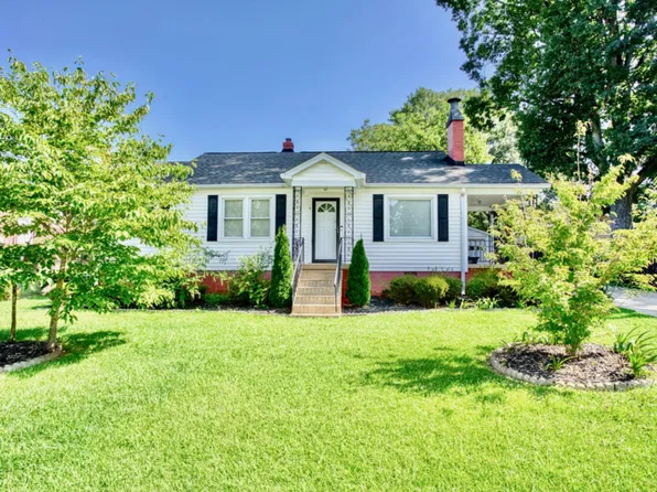 8 Westbrook Dr, Greenville, SC 29605