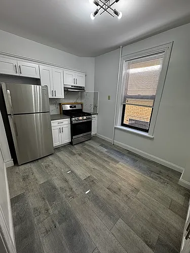 2143 29th St #2D Photo 1