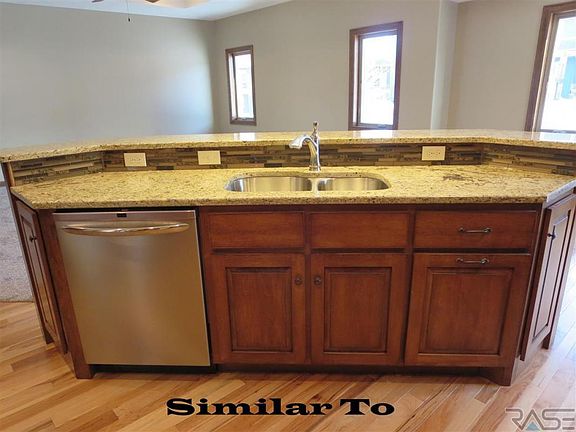 4th image of 1809 W Parkwood Cir